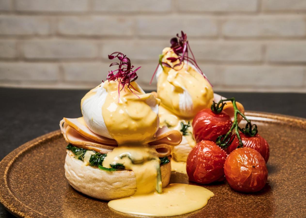 Movenpick Jumeirah Village Triangle Дубай Екстер'єр фото Eggs Benedict