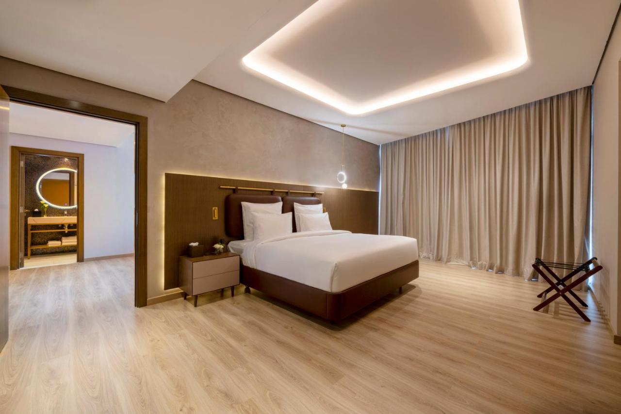 Movenpick Jumeirah Village Triangle Дубай Екстер'єр фото Suite