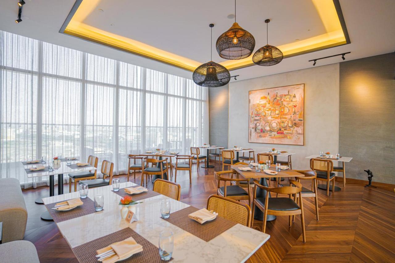 Movenpick Jumeirah Village Triangle Дубай Екстер'єр фото The restaurant