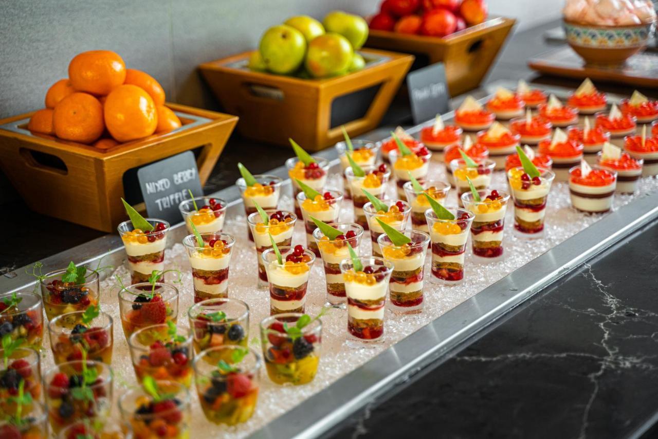 Movenpick Jumeirah Village Triangle Дубай Екстер'єр фото A dessert buffet