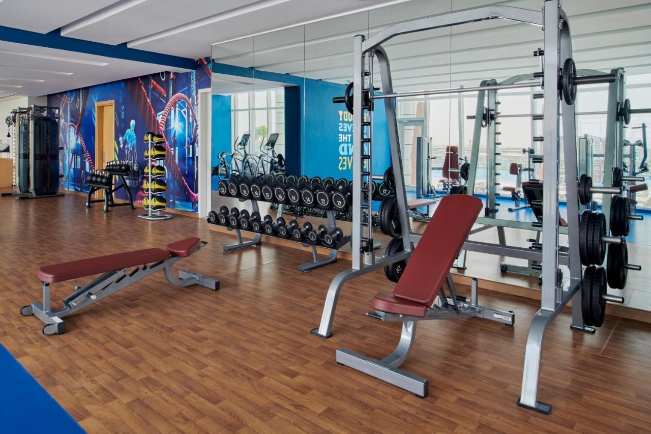 Movenpick Jumeirah Village Triangle Дубай Екстер'єр фото A modern gym