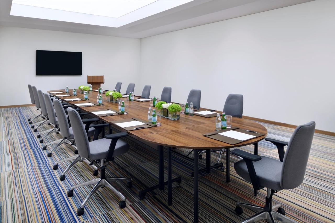 Movenpick Jumeirah Village Triangle Дубай Екстер'єр фото A boardroom