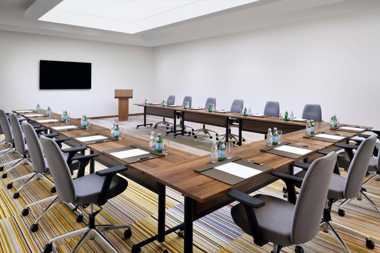 Movenpick Jumeirah Village Triangle Дубай Екстер'єр фото Meeting room